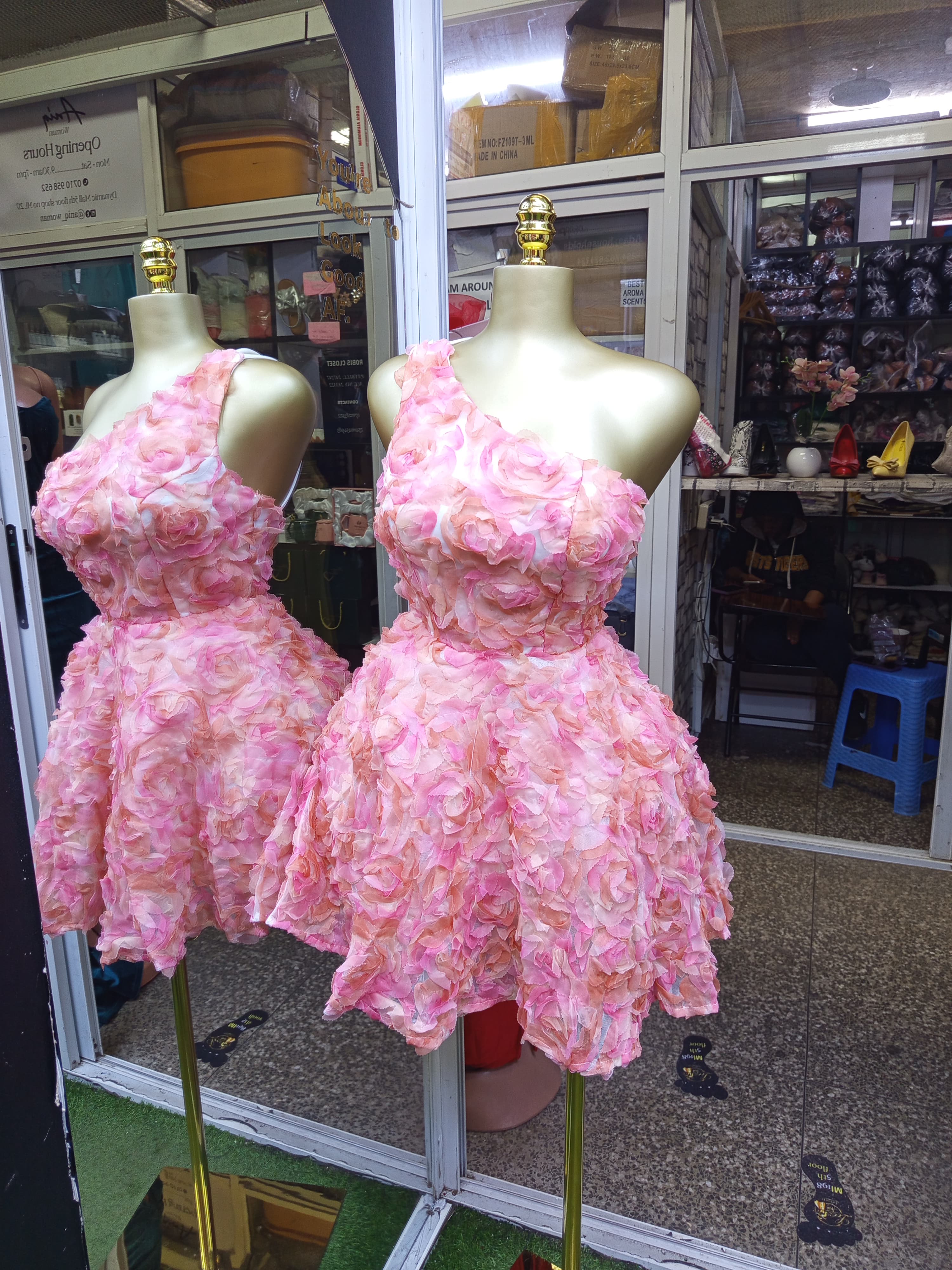 Short flowery dress - Image 1